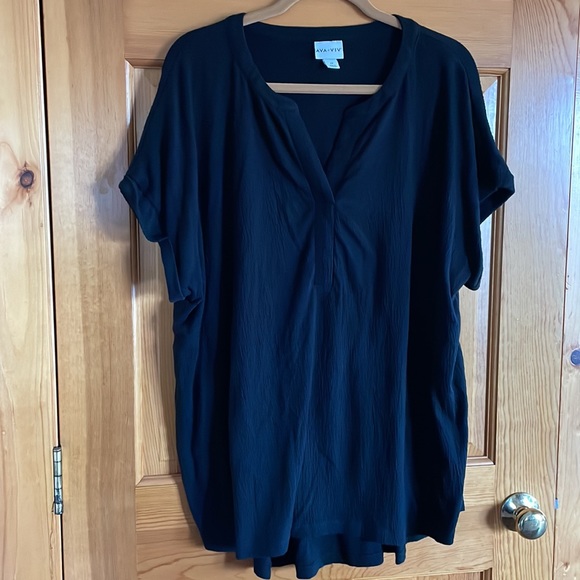 Ava & Viv Tops - Ava & Viv Split Y Neck Short Sleeved Top. Rolled sleeves Hi Low Hem Plus Size 2X